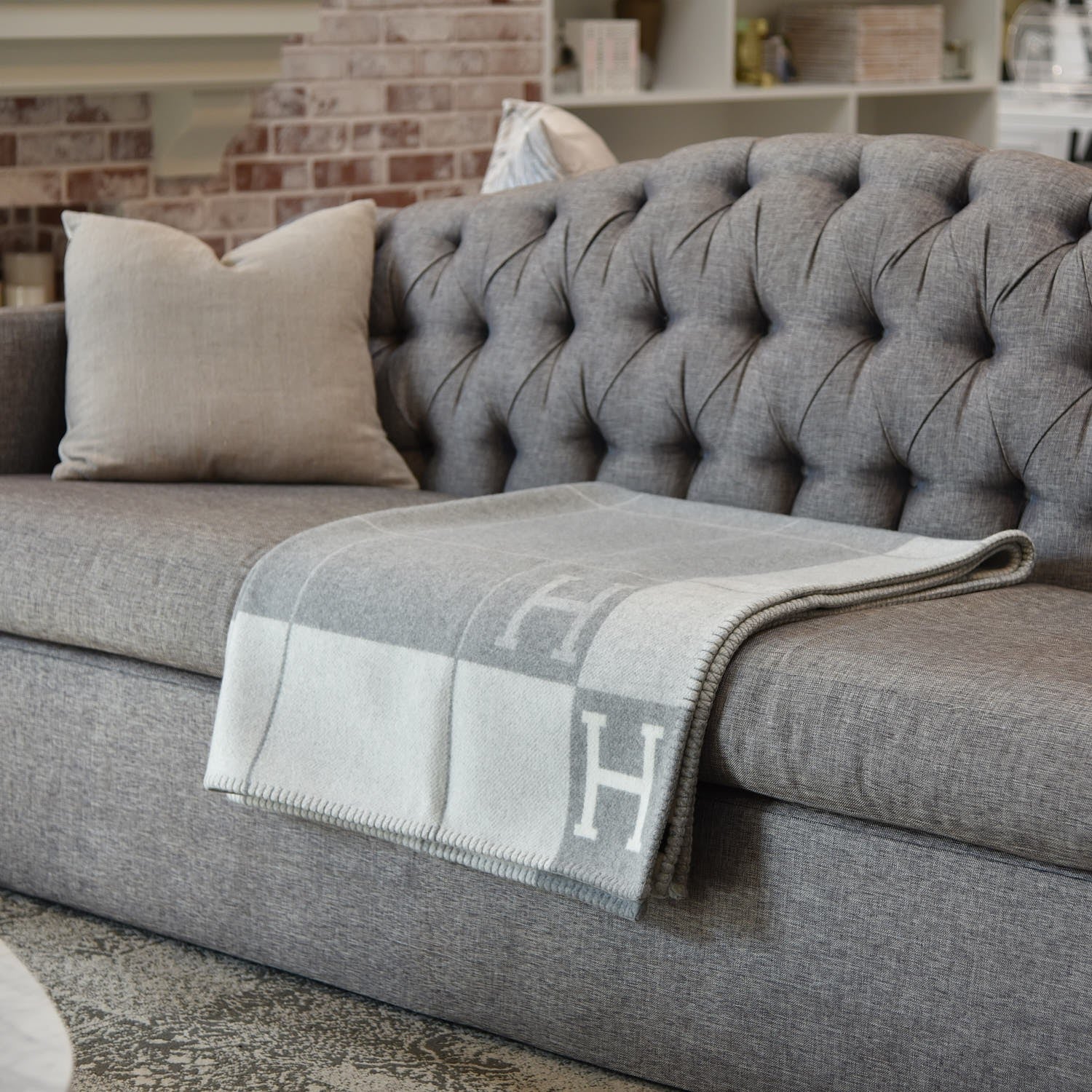 Throw Blanket – Soft Lightweight Sofa and Bed Blanket 140 × 170 cm