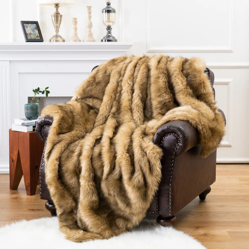 Faux Fur Blanket – Soft Plush Texture with Elegant Fox-Inspired Design & Cozy Warmth 1