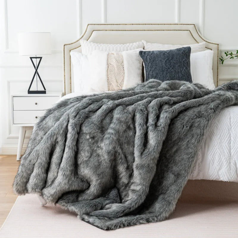 Faux Fur Blanket – Soft Plush Texture with Elegant Fox-Inspired Design & Cozy Warmth 2