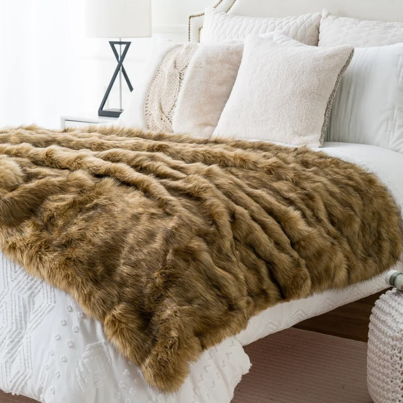 Faux Fur Blanket – Soft Plush Texture with Elegant Fox-Inspired Design & Cozy Warmth 3