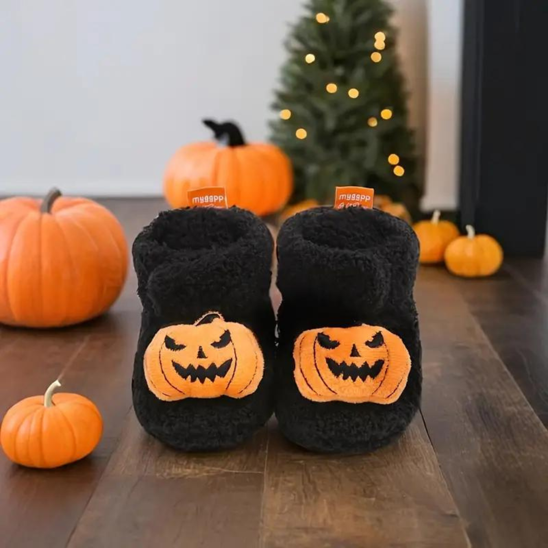 FrightFeet Kinder Sloffen Halloween – Warme Fleece Slofjes met Pompoen & Spinnen voor Herfst & Winter 1