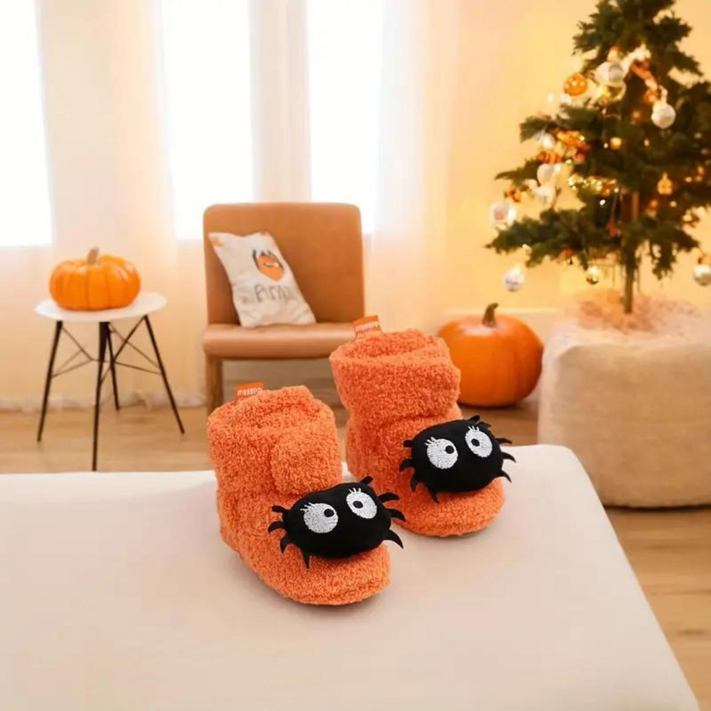 FrightFeet Kinder Sloffen Halloween – Warme Fleece Slofjes met Pompoen & Spinnen voor Herfst & Winter 4