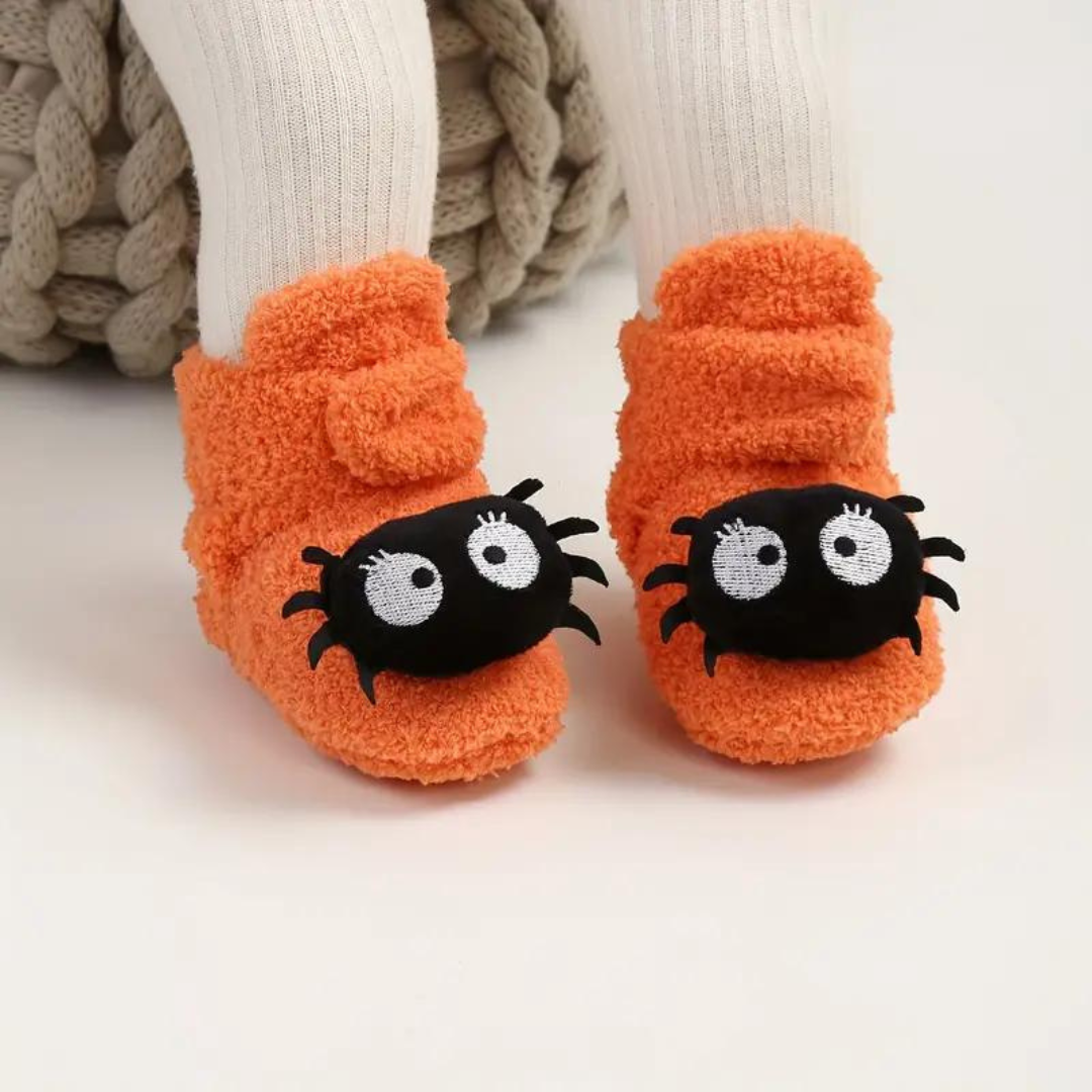 FrightFeet Kinder Sloffen Halloween – Warme Fleece Slofjes met Pompoen & Spinnen voor Herfst & Winter 7