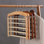 LuxeHanger – Elegante houten kledinghangers voor een stijlvolle organisatie 2