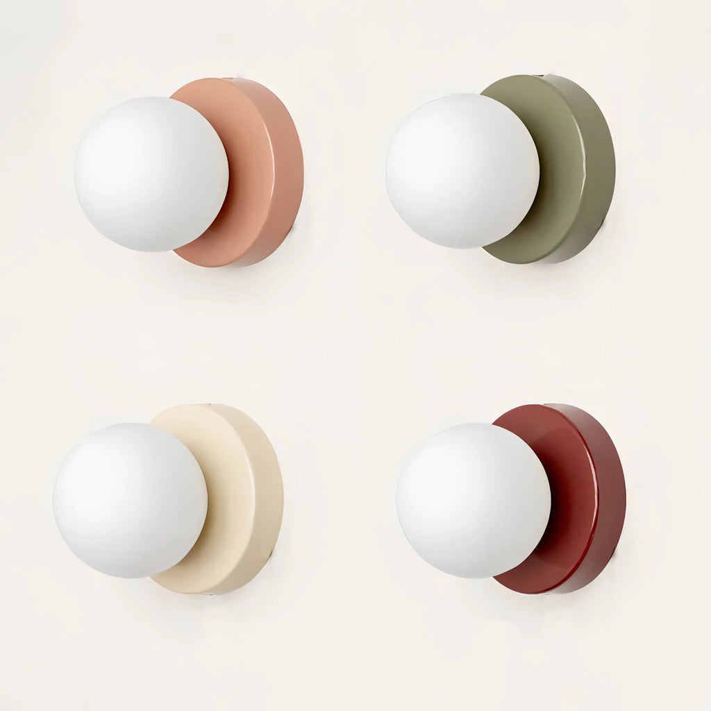 Minimalistische Scandinavische Wandlamp met Glazen Kap 1