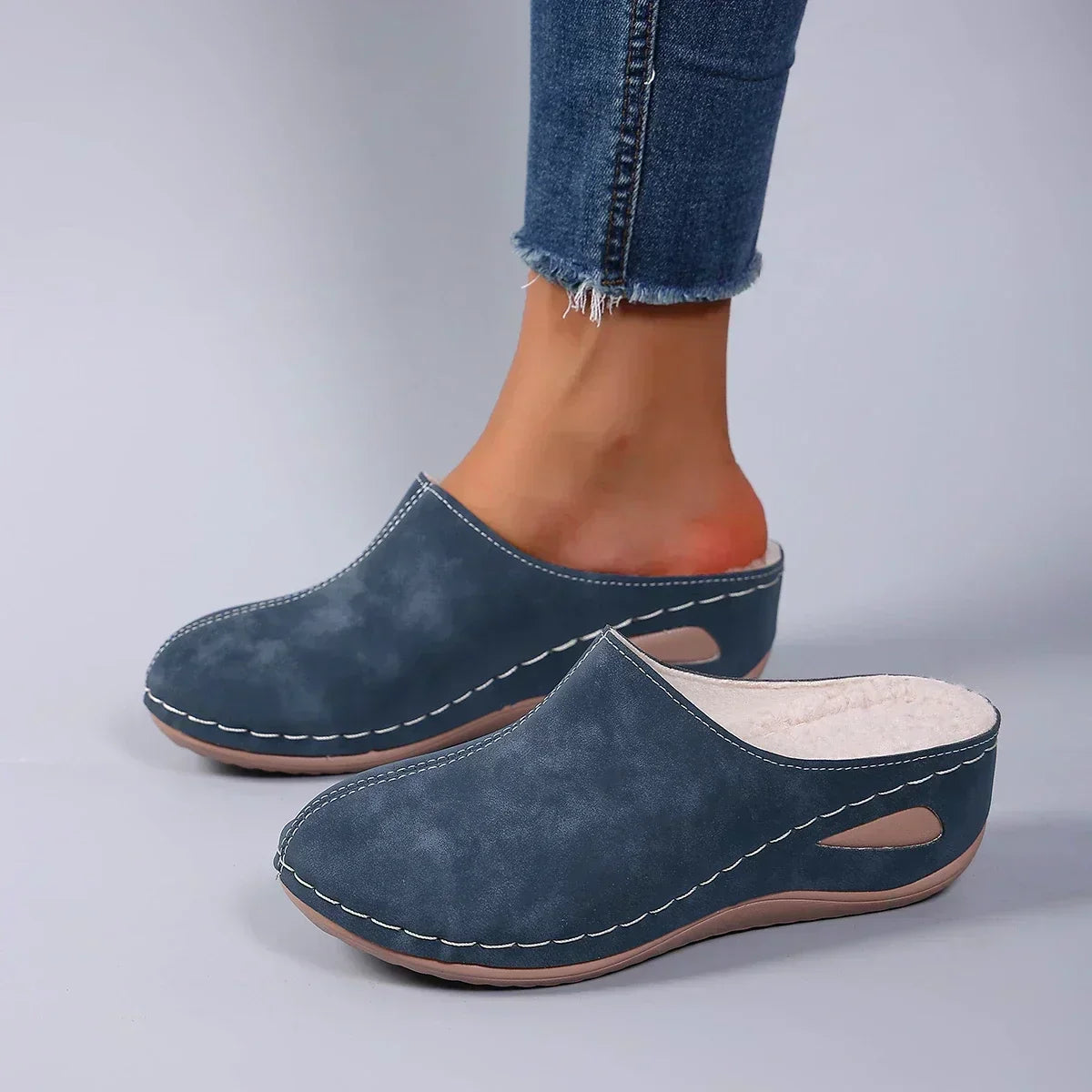 House Slippers – Cushioned Indoor Shoes with a Supportive Sole