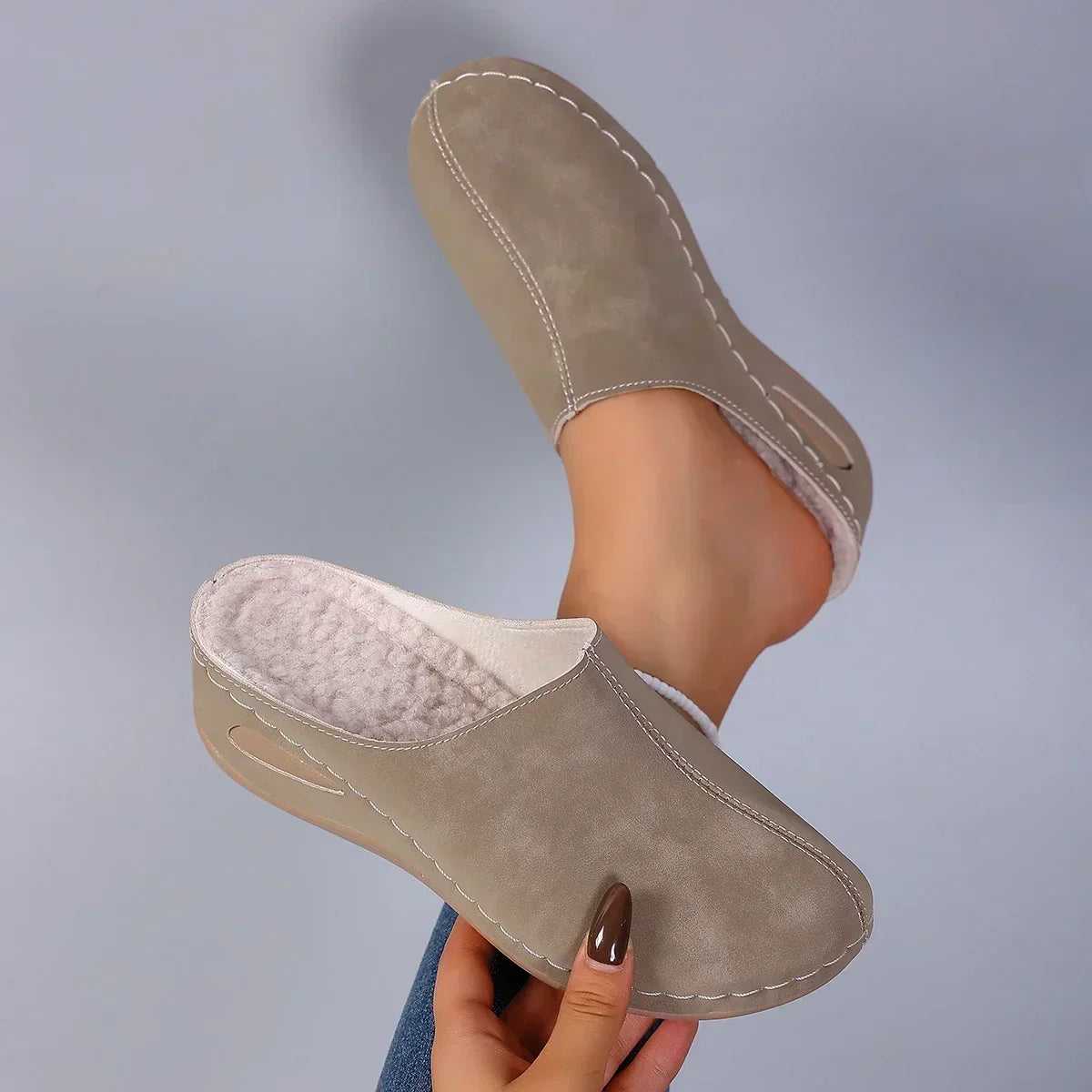 House Slippers – Cushioned Indoor Shoes with a Supportive Sole