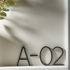 Trilo - Elegant huisnummer van zinklegering met een zwevend design 7