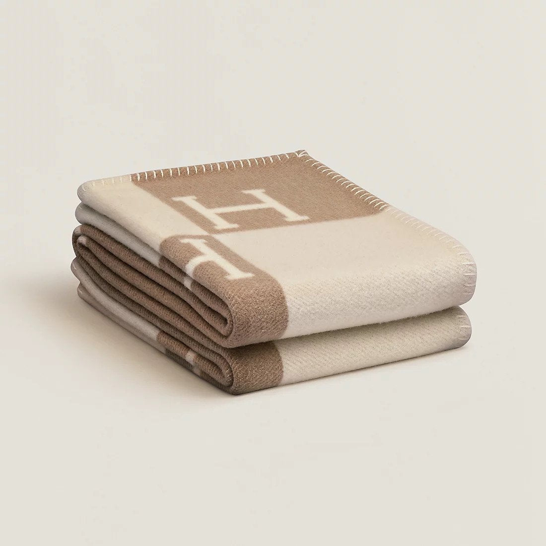 Throw Blanket – Soft Lightweight Sofa and Bed Blanket 140 × 170 cm