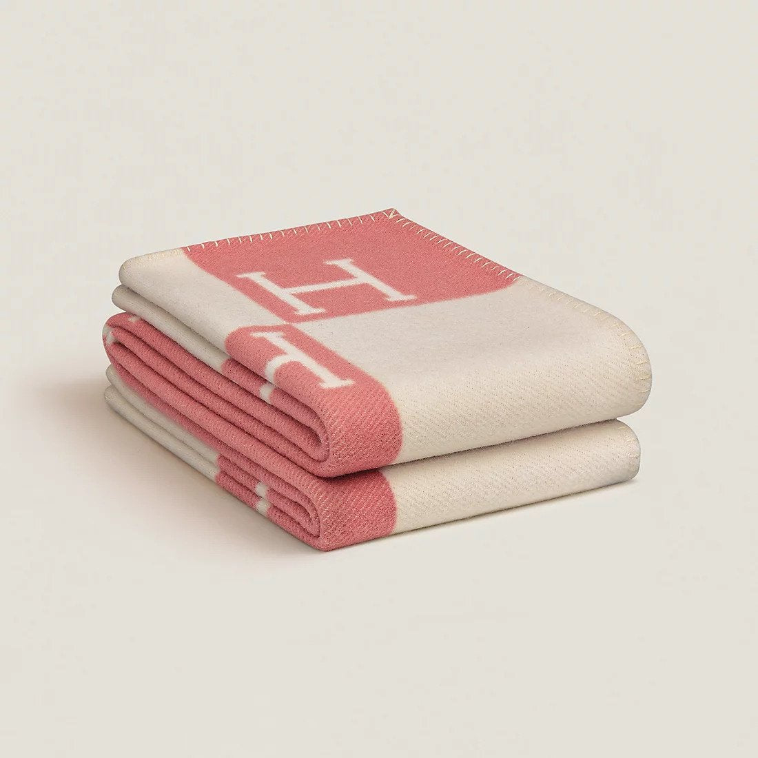 Throw Blanket – Soft Lightweight Sofa and Bed Blanket 140 × 170 cm